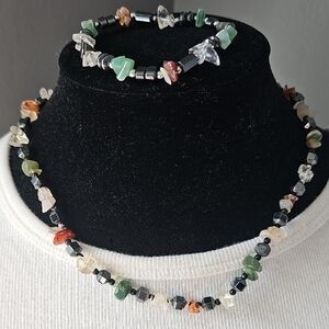 Chic Multicolor Stone Necklace and Bracelet Set